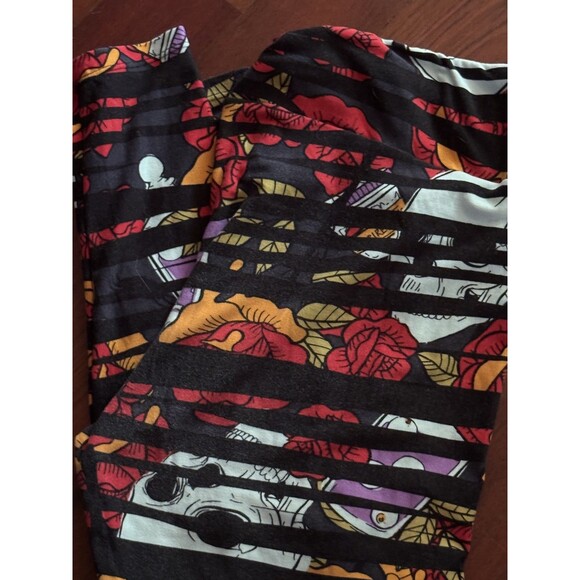 Womans  TALL & CURVY  LULAROE Leggings Halloween Skull Roses Skeleton  TC - Picture 1 of 1